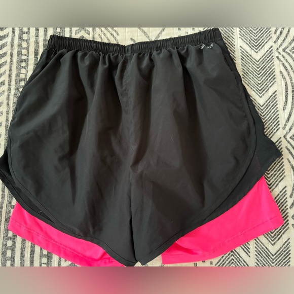 Nike Women’s Dri-Fit 2-in-1 Tempo Black & Hot Pink Running Shorts Size Medium. - Picture 2 of 5